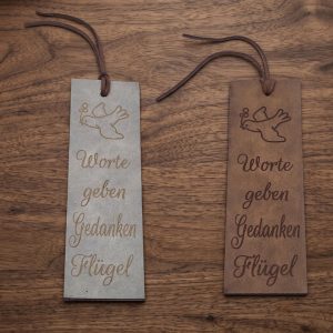 Lesezeichen mit Lasergravur: „Worte geben Gedanken Flügel“