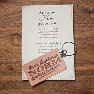 An keine Norm gebunden Schlüsselanhänger